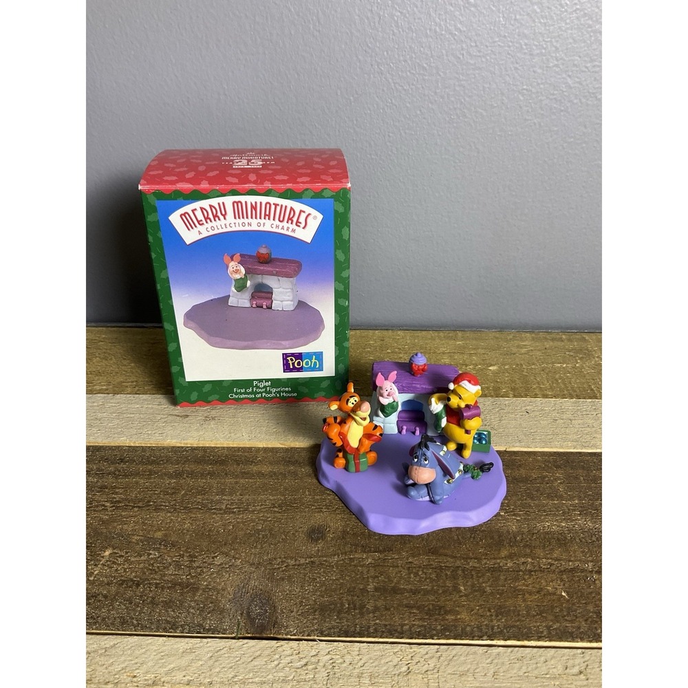 1999 Merry Miniatures Hallmark Winnie the Pooh Christmas at Pooh's House Set